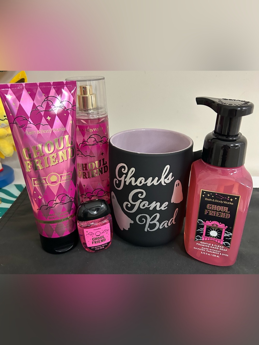 Bath & Body Works Ghoul Friend Pink Gift Set with Coffee Mug (Full Size)